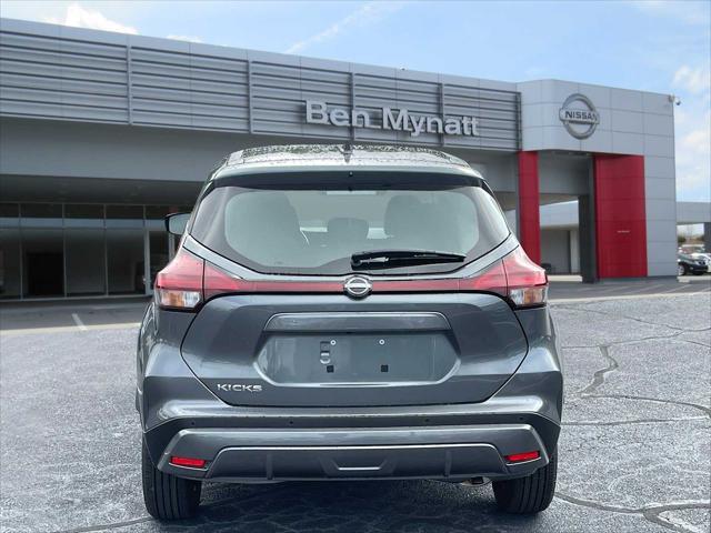 Photo of 2025 Gun Metallic Nissan Kicks
