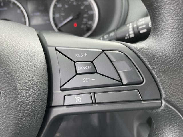 Photo of 2025 Gun Metallic Nissan Kicks