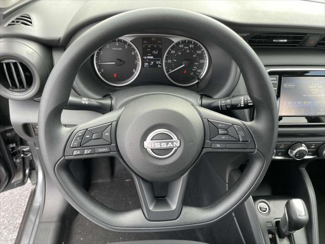 Photo of 2025 Gun Metallic Nissan Kicks