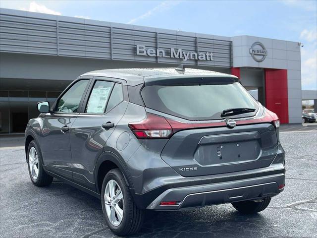 Photo of 2025 Gun Metallic Nissan Kicks