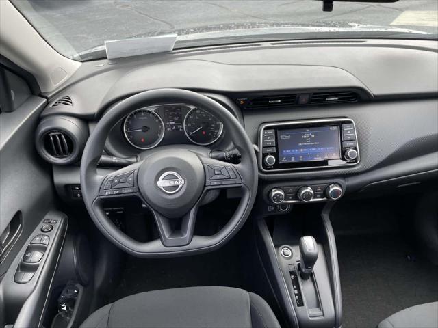 Photo of 2025 Gun Metallic Nissan Kicks