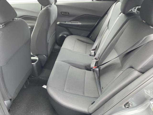 Photo of 2025 Gun Metallic Nissan Kicks