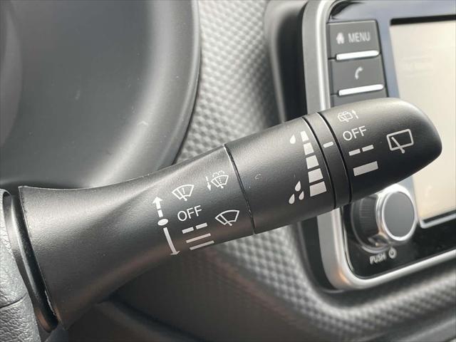 Photo of 2025 Gun Metallic Nissan Kicks