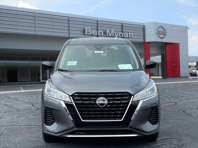 Photo of 2025 Gun Metallic Nissan Kicks