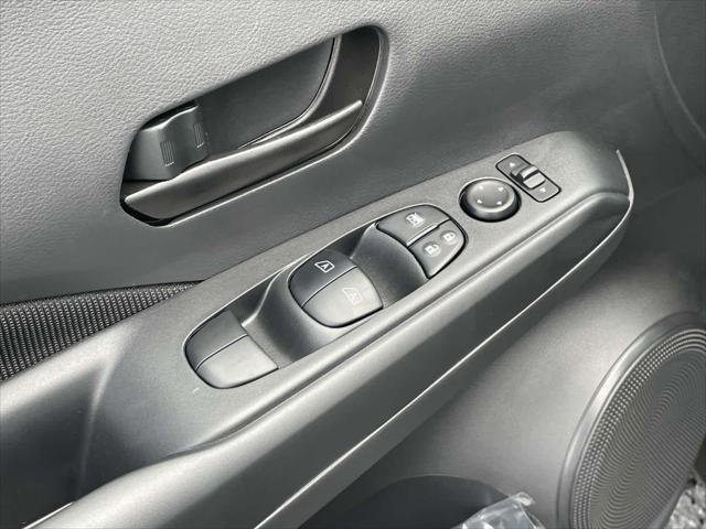 Photo of 2025 Gun Metallic Nissan Kicks