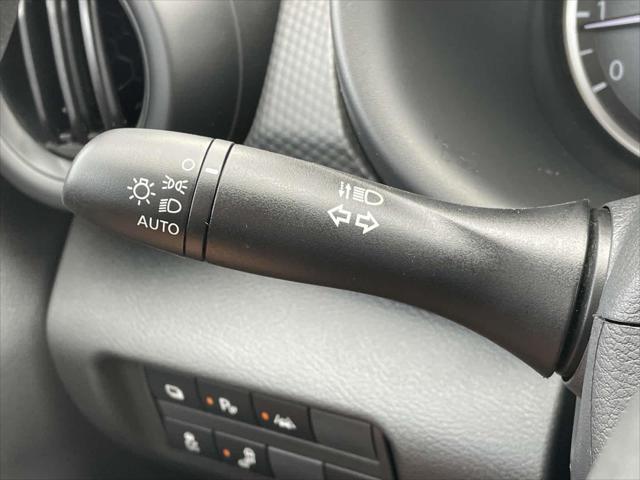 Photo of 2025 Gun Metallic Nissan Kicks