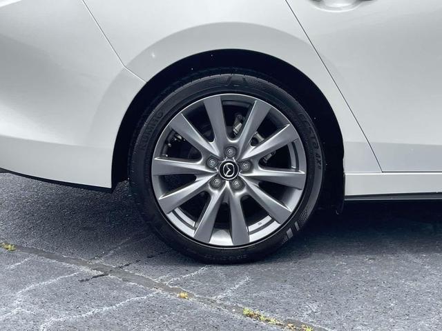 Photo of 2023 Snowflake White Pearl Mica Mazda Mazda3