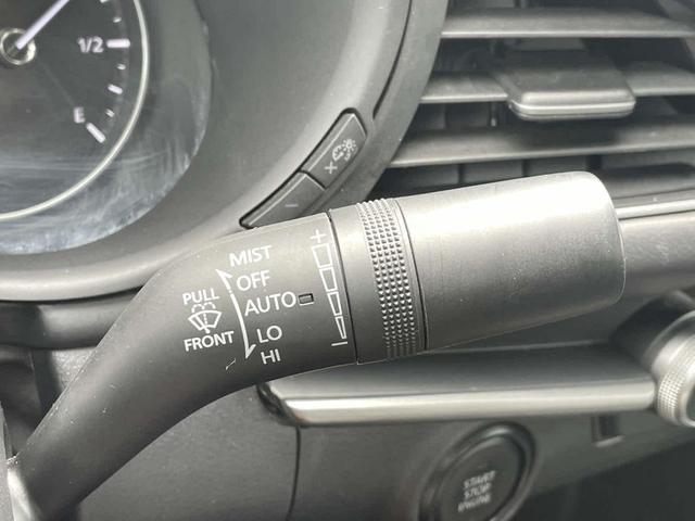 Photo of 2023 Snowflake White Pearl Mica Mazda Mazda3