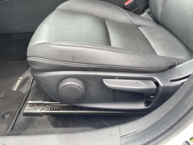 Photo of 2023 Snowflake White Pearl Mica Mazda Mazda3