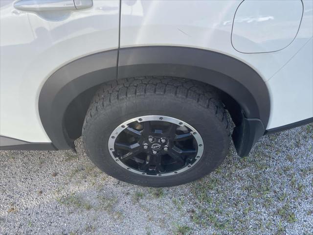 Photo of 2024 Glacier White Nissan Pathfinder
