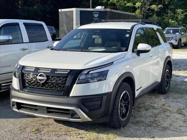 Photo of 2024 Glacier White Nissan Pathfinder
