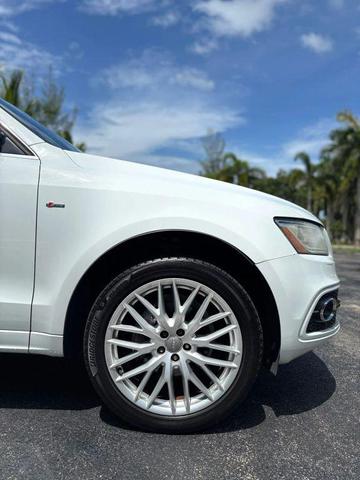 Photo of 2017 White Audi Q5