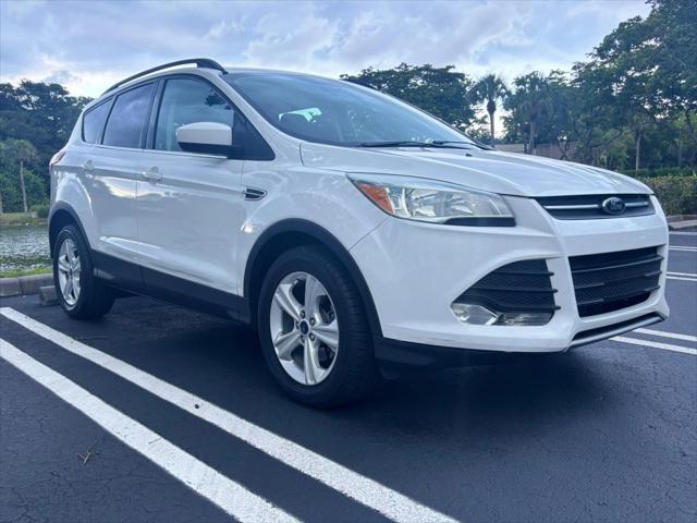 Photo of 2014 White Ford Escape