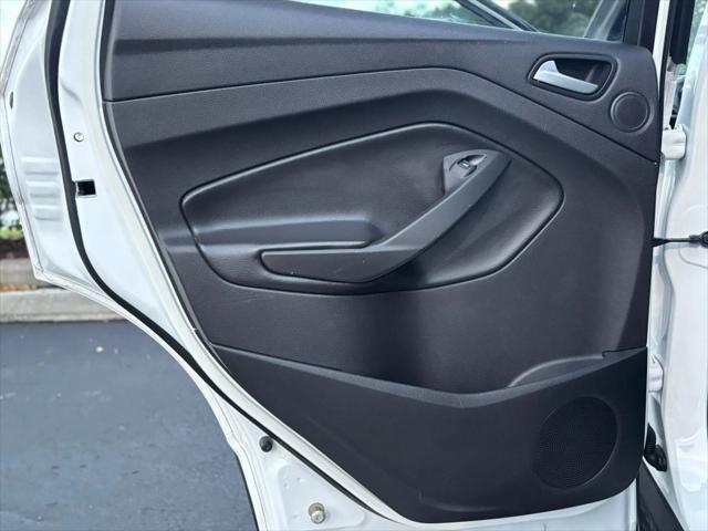 Photo of 2014 White Ford Escape