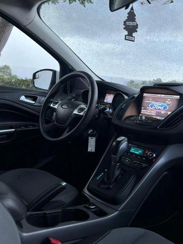 Photo of 2014 White Ford Escape