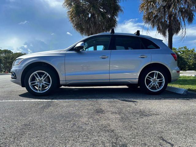 Photo of 2016 Gray Audi Q5