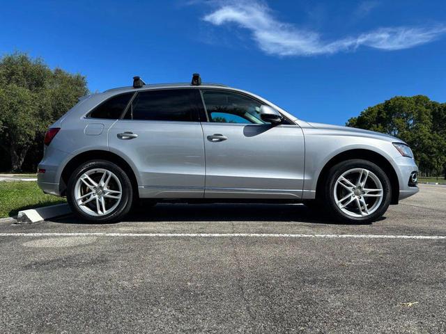 Photo of 2016 Gray Audi Q5