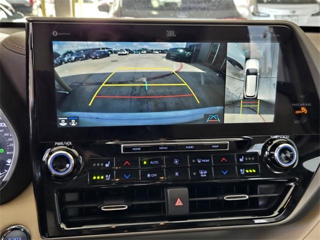 Photo of 2022 Pearl Toyota Highlander Hybrid