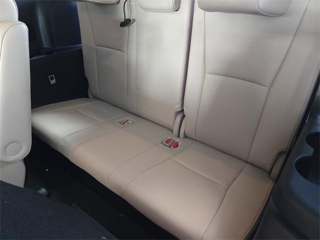 Photo of 2022 Pearl Toyota Highlander Hybrid