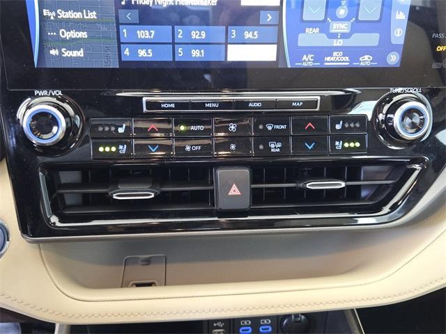 Photo of 2022 Pearl Toyota Highlander Hybrid