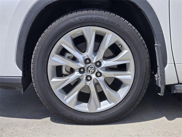 Photo of 2022 Pearl Toyota Highlander Hybrid