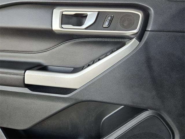 Photo of 2022 Atlas Blue Metallic Ford Explorer