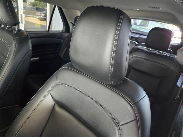 Photo of 2022 Atlas Blue Metallic Ford Explorer