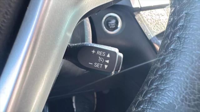 Photo of 2015 White Toyota Sienna