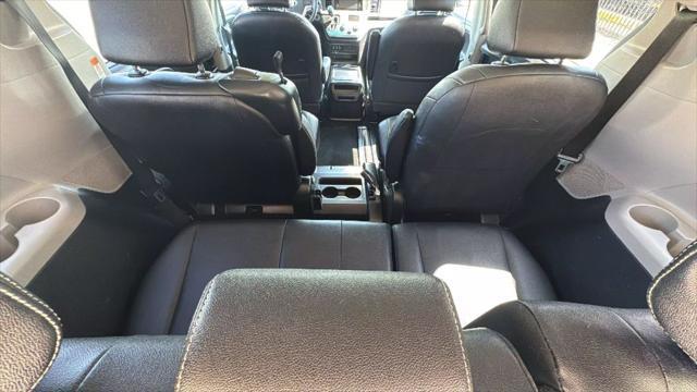 Photo of 2015 White Toyota Sienna