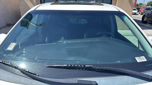 Photo of 2015 White Toyota Sienna