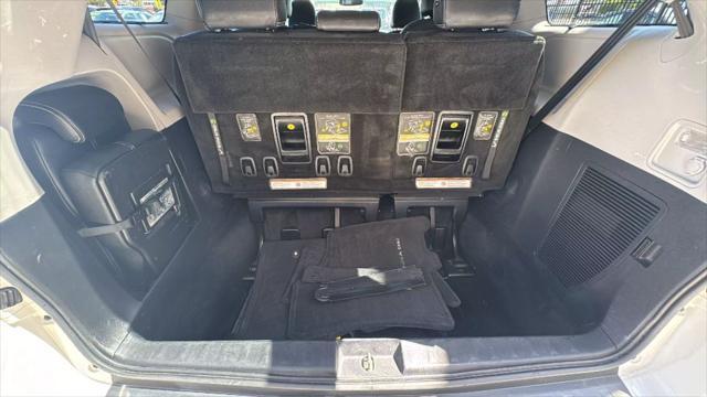 Photo of 2015 White Toyota Sienna
