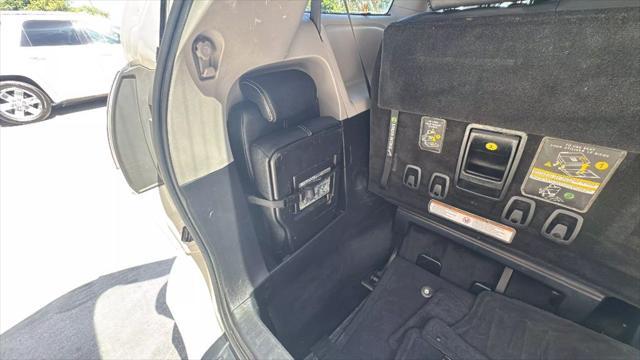 Photo of 2015 White Toyota Sienna