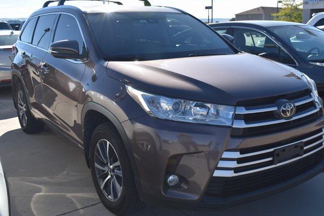 Photo of 2018 Toasted Walnut Pearl Toyota Highlander