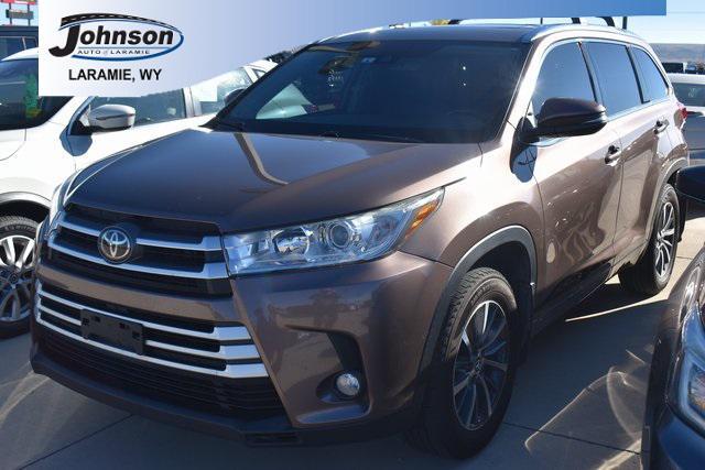 Photo of 2018 Toasted Walnut Pearl Toyota Highlander