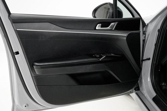 Photo of 2023 Wolf Gray Kia K5