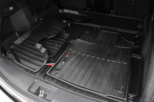 Photo of 2023 Liquid Carbon Metallic Acura MDX
