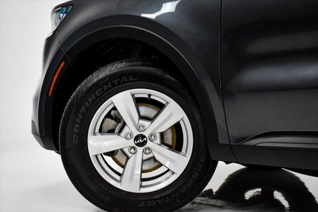 Photo of 2023 Gravity Gray Kia Sorento