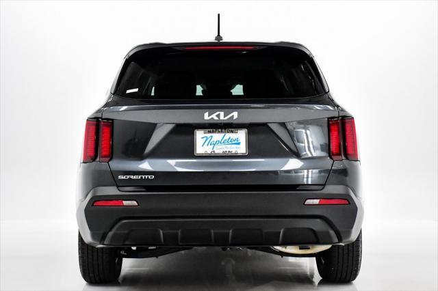 Photo of 2023 Gravity Gray Kia Sorento
