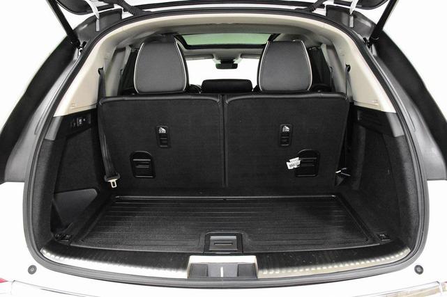 Photo of 2024 Platinum White Pearl Acura MDX