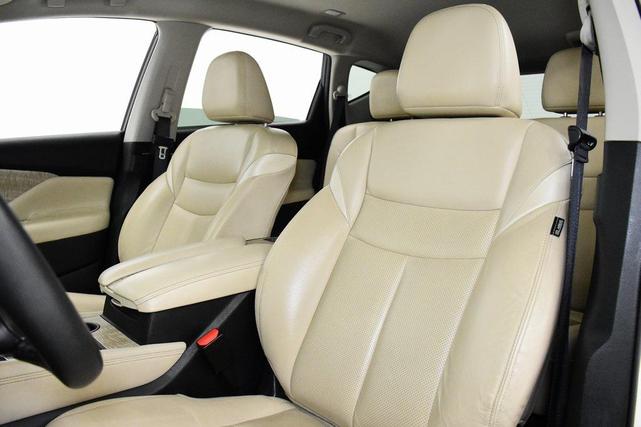 Photo of 2023 Pearl White Tricoat Nissan Murano