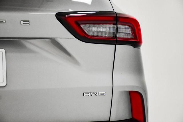 Photo of 2023 Iconic Silver Metallic Ford Escape