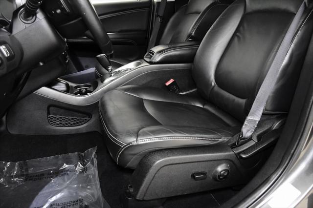 Photo of 2015 Granite Crystal Metallic Clearcoat Dodge Journey