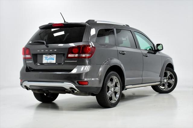 Photo of 2015 Granite Crystal Metallic Clearcoat Dodge Journey