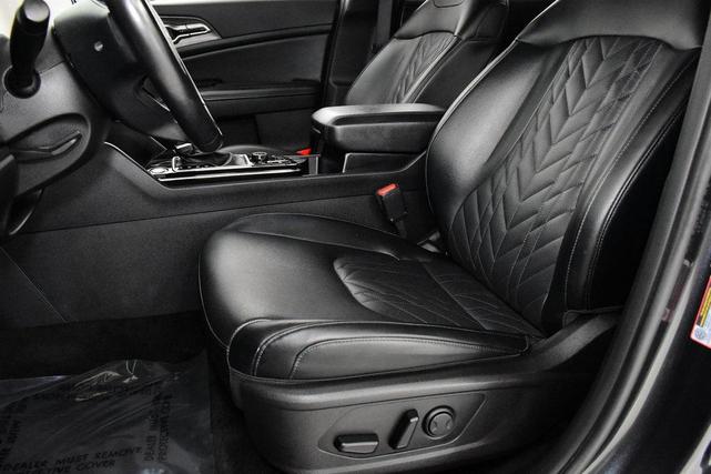 Photo of 2023 Gravity Gray Kia Sportage