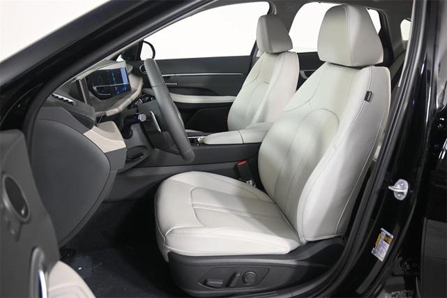 Photo of 2024 Onyx Black Hyundai SONATA Hybrid