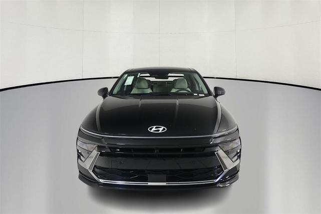 Photo of 2024 Onyx Black Hyundai SONATA Hybrid