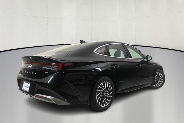 Photo of 2024 Onyx Black Hyundai SONATA Hybrid