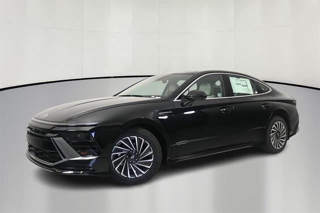 Photo of 2024 Onyx Black Hyundai SONATA Hybrid
