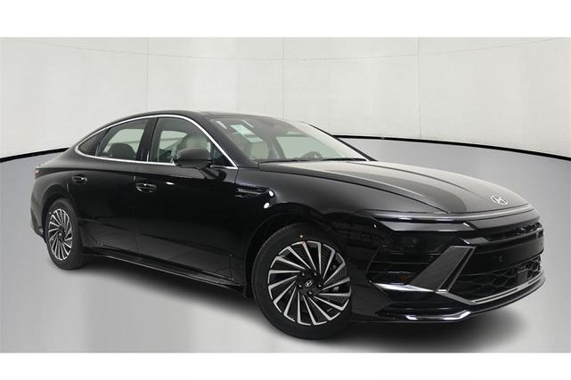 Photo of 2024 Onyx Black Hyundai SONATA Hybrid