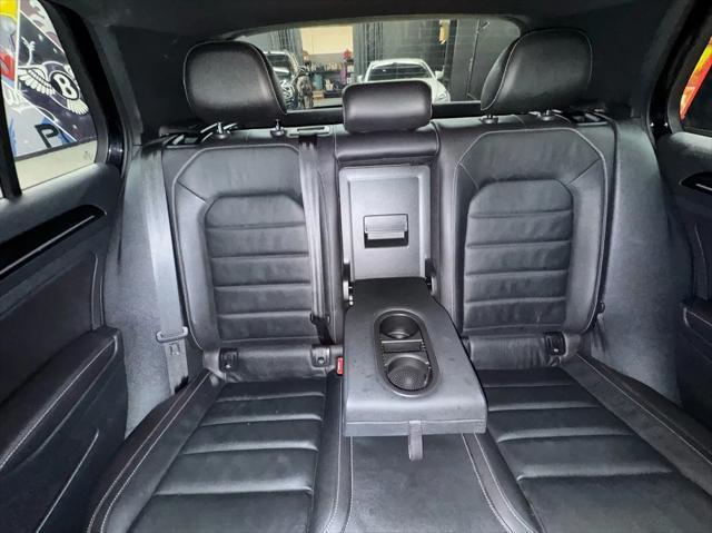 Photo of 2017 Deep Black Pearl Metallic Volkswagen Golf R